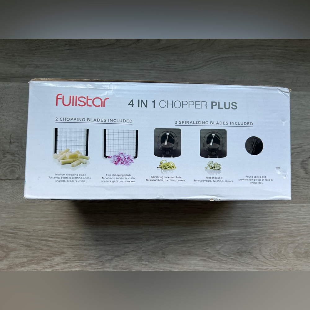 Fullstar | ‘4-in-1 Chopper Plus’ Vegetable Chopper - Picture 4 of 6
